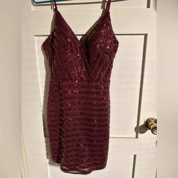 NOX Anabel homecoming dress burgundy Sz 4 - Picture 2 of 4